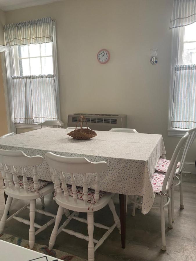 Apt#3 4 Bedroom 2 Bath, Sleeps 10, Walk To Beach, Mall, Parking Available Cape May Esterno foto